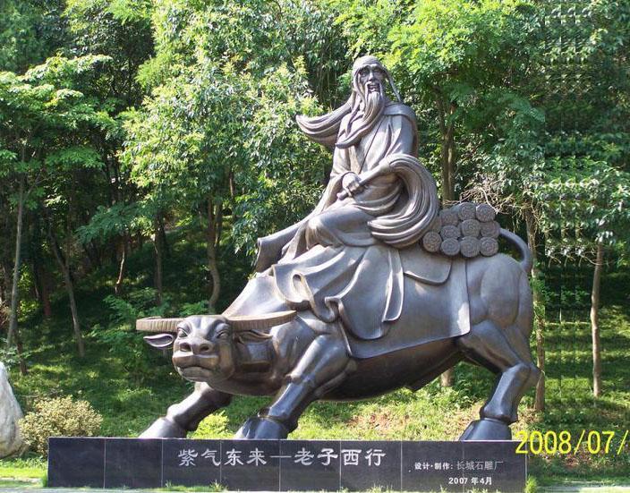 而今老子雕刻的形象被人們當做是道教圣人而尊崇，人們在瞻仰先人的仙風道骨之中領略道教的上善理念。