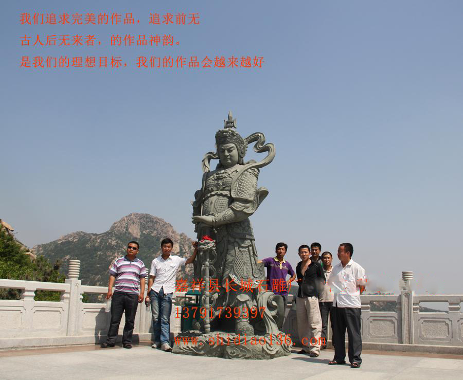 石雕韋馱像在很多的大寺院里都非常的常見。