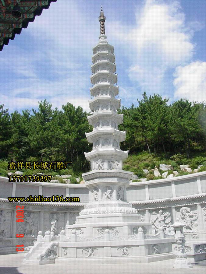 石雕佛塔的意義在于它對佛教文化的承載，在這里供奉著高僧們的舍利，我們在參拜的時候也能夠領略佛法的高深，讓世人學會如何以正確的心態生活。