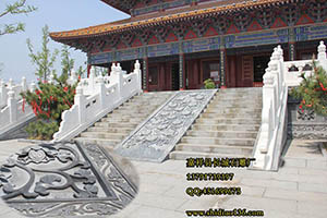 寺院石雕御路欄桿，更添一份古樸和莊嚴